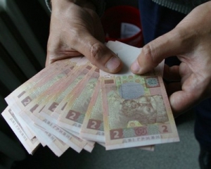 Українці більше довіряють гроші родичам і знайомим, ніж банкам - дослідження