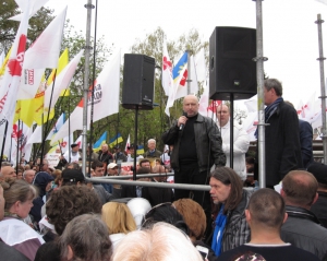 У сторонников Тимошенко украли трубу, а противники устроили дискотеку