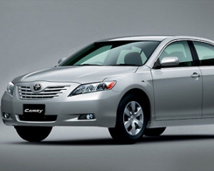 Фонд гарантування вкладів фізосіб купив Toyota Camry за третину мільйона