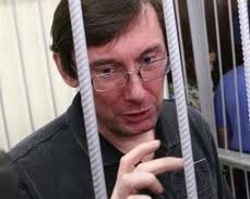 В понедельник Луценко снова поведут в суд