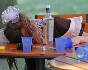 Каждый сотый украинский ребенок страдает алкоголизмом
