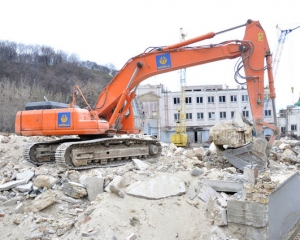 На місці зруйновних будівель на Андріївському влаштують археологічні розкопки