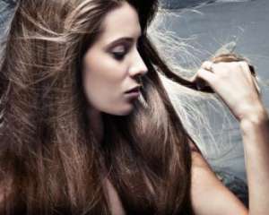Ароматичне розчісування робить волосся блискучим і здоровим