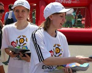 Волонтерів Євро-2012 уже долучають до команди організаторів турніру