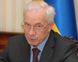 Азаров знову обіцяє чорнобильцям "золоті гори"