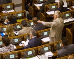 Голосувати за нового омбудсмана прибув навіть "Юра Єнакієвський"