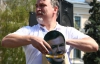 Писатели вручили Януковичу 16 лимонов