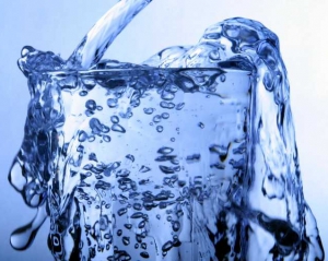 Чтобы вывести шлаки за день, каждый час выпивайте стакан воды
