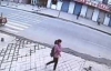 В Китае девочка провалилась под асфальт на глубину 7 метров