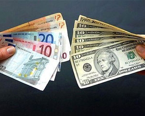 Курс доллара потерял сразу 5 копеек на покупке, евро немного подорожал