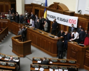 "Регіонали" планують у суботу застосувати проти опозиціонерів стільці, бити та кастети - Яценюк