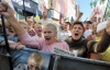 В Киеве около трех тысяч сторонников Тимошенко мирным шествием идут к президенту