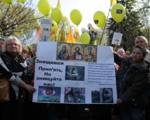 Азаров улучшил жизнь "вип-ликвидаторам", остальным хватает только на зеленку - чернобыльцы