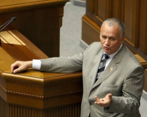На Яценюка і кастета не треба, достатньо крикнути - "регіонал"