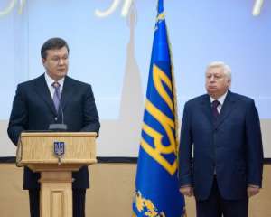 Янукович доручив Пшонці перевірити факти побиття Тимошенко