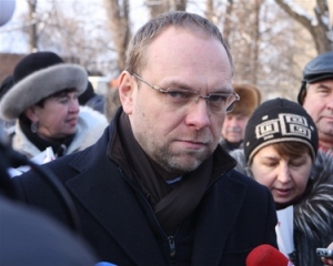 Власенко каже, що трьох тижнів для одужання Тимошенко не достатньо