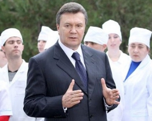 Янукович навідався до дітей, які постраждали від вибухів у Дніпроперовську