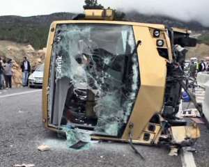 20 людей загинуло, 25 поранених - аварія автобусів в Індії