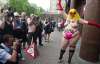 Під час "голої" акції активістку FEMEN побив невідомий