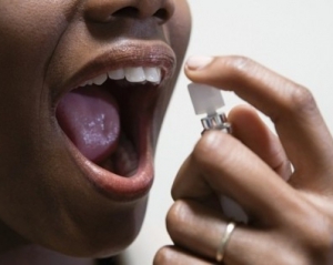 Запах з рота можна побороти тонізуванням шлунку та відваром з аїру