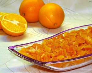 Апельсинові цукати їдять замість цукерок та додають у будь-яке тісто