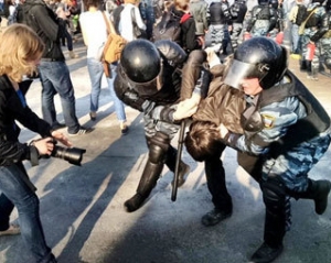 Более 100 митингующих оппозиционеров задержали в Москве во время акции протеста