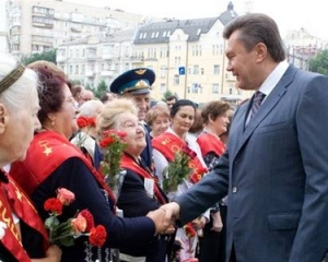 Янукович посоветовал ветеранам консолидироваться и думать о будущем