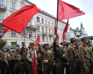Львовские коммунисты будут поднимать завтра советские флаги