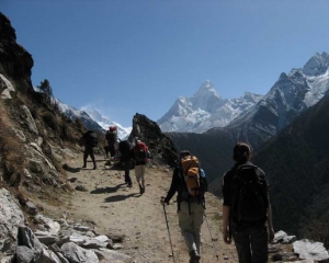 Украинских туристов продолжают искать в Непале