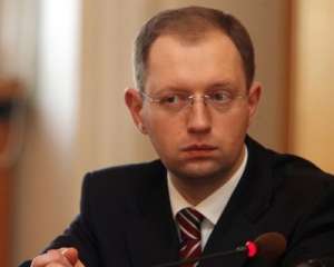 Яценюк пообещал раскрыть биографию каждого кандидата в депутаты