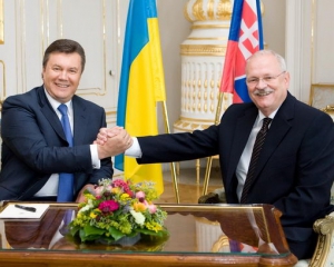 Янукович поговорив з президентом Словаччини про Тимошенко