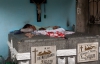 Из-за перенаселения города тысячи филиппинцев живут на кладбище