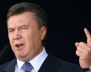 Янукович хоче показати донецьким аеропортом, що Україна - сильна держава