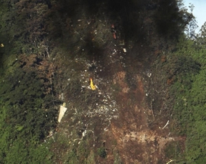 Спасатели нашли кабину, хвост и черные ящики самолета Sukhoi Superjet 100