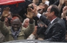 Новый президент Франции перед инаугурацией промок до нитки