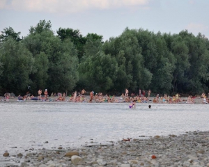В Киеве открылся купальный сезон, но ни в одном из водоемов купаться &quot;не советуют&quot;