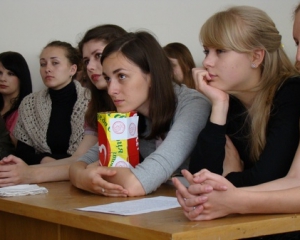 Студенти в українських вишах розплачуються не лише грошима, але й тілом