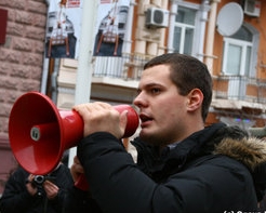 &quot;Свобода&quot; зірвала показ фільму, який пропагує гомосексуалізм, і обіцяє не допустити гей-парад