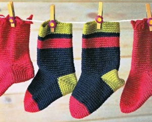 На Тернопільщині кандидат у депутати подарував виборцям 500 пар шкарпеток