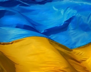 Пьяные студенты сняли флаг с суда, в котором рассматривают дело Тимошенко