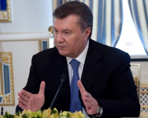 Янукович доручив Азарову звільнити міністрів, які "гальмують реформи"