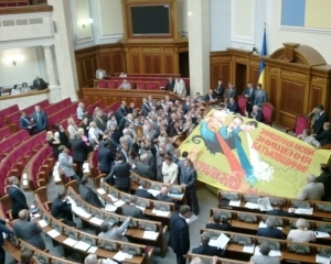 Рада приступила до розгляду мовного законопроекту Колесніченка