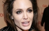 Анджелина Джоли толстеет на пончиках и колбасках