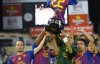 Футболисты "Барселоны" одели Кубок Испании в футболку Абидаля