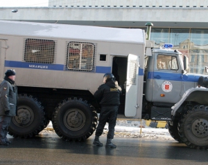 Одессит пытался убить себя в автозаке пластиной размером с ноготь