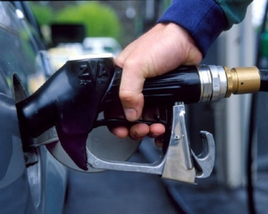 Сегодня цены на бензин и дизтопливо должны снизиться на 10 копеек