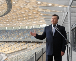 На &quot;Олімпійському&quot; Януковича захищатиме скляний дах з каламутною плівкою