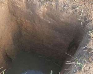 В выгребной яме на Киевщине задохнулись 3 человека