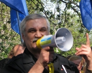 Шкляр призвал поднять всех равнодушных "хохлов" и пойти на выборы