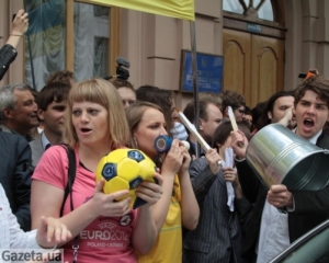 Львовские депутаты едут в Киев: заседание проведут на улице под Радой
